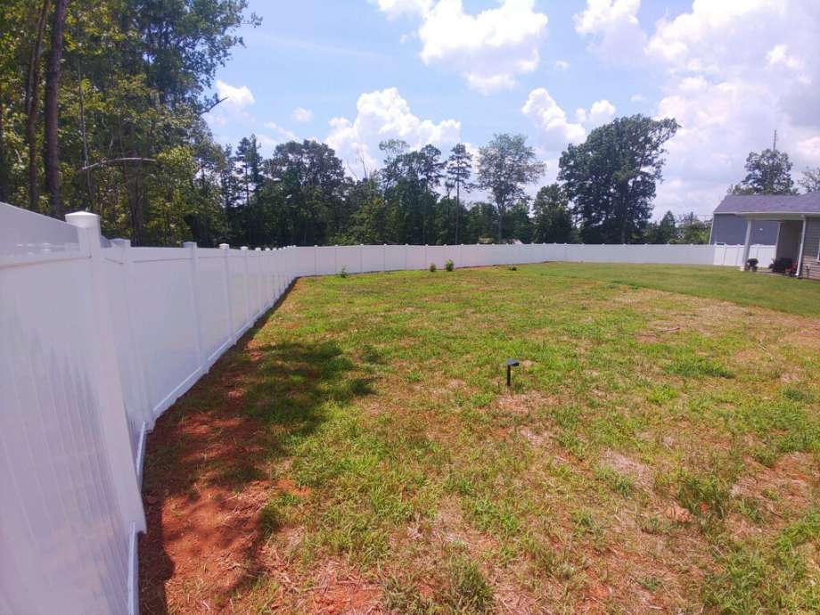 white vinyl fence