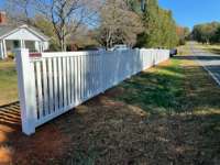 Wood or Vinyl? Choosing the Correct Fence Material