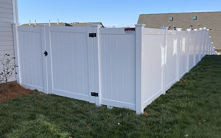 6ft vinyl privacy fence